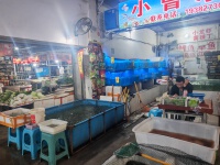 赤水河畔潮起，太平古镇腾飞！随着国内首部四渡赤水实景夜秀《胜利之渡》常态化上演，太平镇正式迈入 “文旅爆发期”，年接待游客量飙升至百万级，夜间经济、研学经济、红色消费全面出圈，一座全新的财富高地正在崛起。
四大硬核价值，铺就财富快车道
1. 文旅顶流加持，人潮即钱潮
太平镇作为古蔺文旅 “第三极”，五一期间单场夜秀吸引5000 + 游客，年游客量突破98 万人次，过夜游客占比大幅提升古蔺县人民政府古蔺县人民政府。
夜秀常态化演出，“白天研学 + 夜间赏秀”，全时段客流不断；
红色研学、非遗体验、美食打卡扎堆，游客消费力强劲，人均消费超245 元古蔺县人民政府；
太平首府紧邻景区入口，是游客必经之地，稳定客流源源不断。
2. 核芯地段占位，锁定消费主场
交通枢纽：古习路主干道，叙古高速约 40 分钟直达县城，紧邻红色旅游公交专线，车流人流密集；
生活核芯：覆盖太平镇及周边 3 万 + 常住居民，毗邻太平小学、幼儿园、卫生院，日常消费、亲子客流稳固；
景区门户：距古镇老街、四渡赤水陈列馆仅约 500 米，第一时间承接游客消费，抢占文旅消费第一站。
3. 全业态旺铺，多元经营无忧
太平首府规
